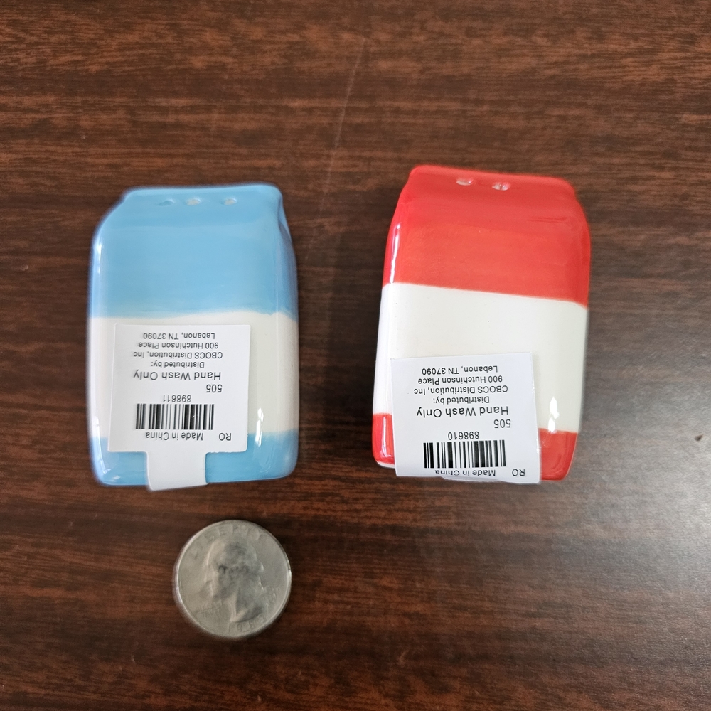 Miniature Salt And Pepper Shakers Shaped As A Sack Of Sugar Flour. - Picture 3 of 4